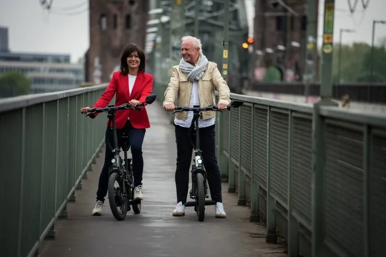 E-Scooter STEEREON ist einfach und sicher