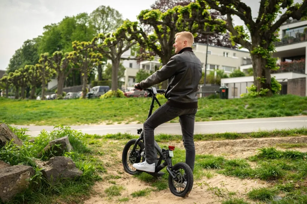 E Scooter im Gelände - STEEREON C20